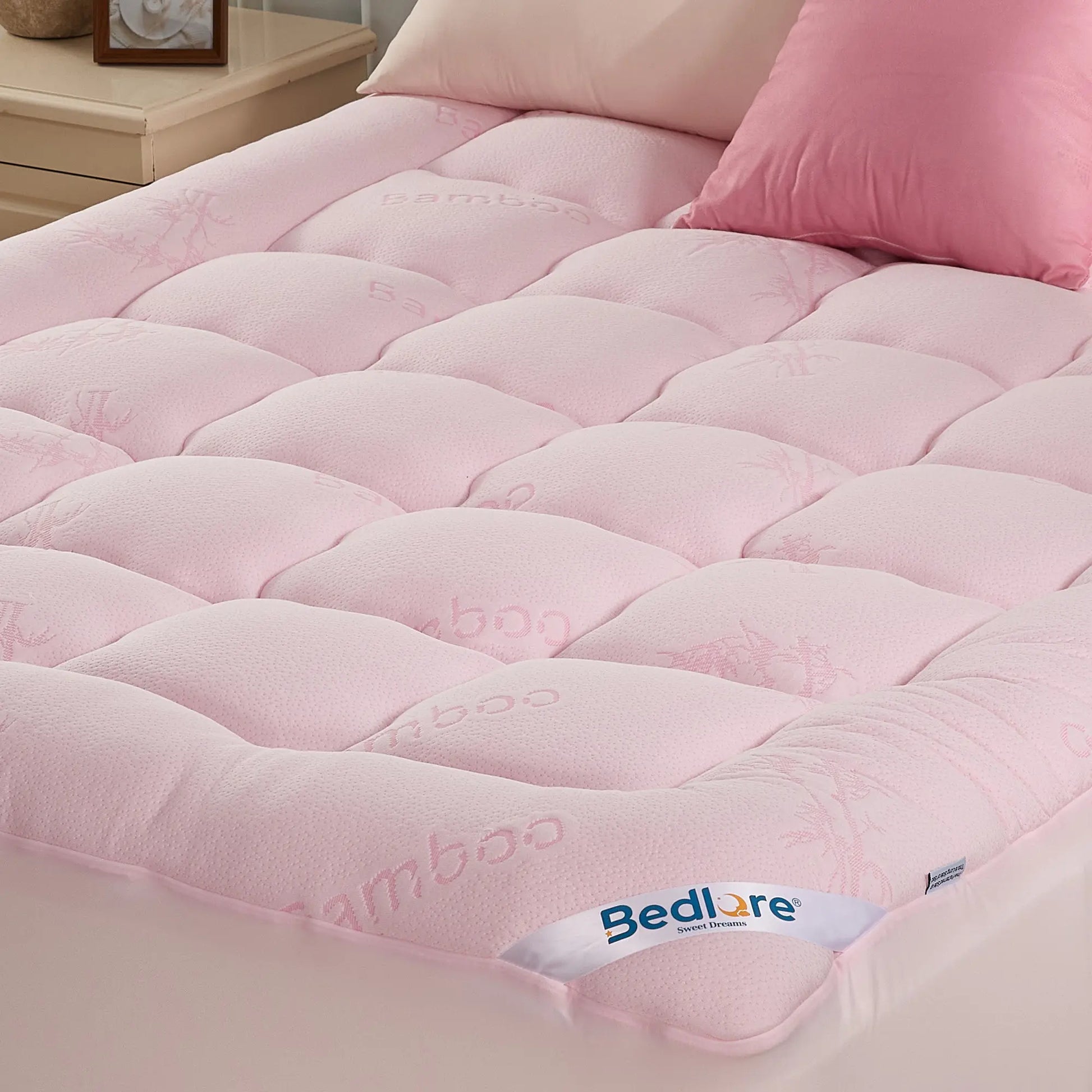 【Bedlore】Thick Fitted Sheet Mattress Pad, Fluffy Pillow Top Comfort Layer, Cooling & Soft Mattress Cover with Deep Pockets (Fits 6–18 Inch Mattresses), Ideal for Bedroom & Home Use Homeessentials